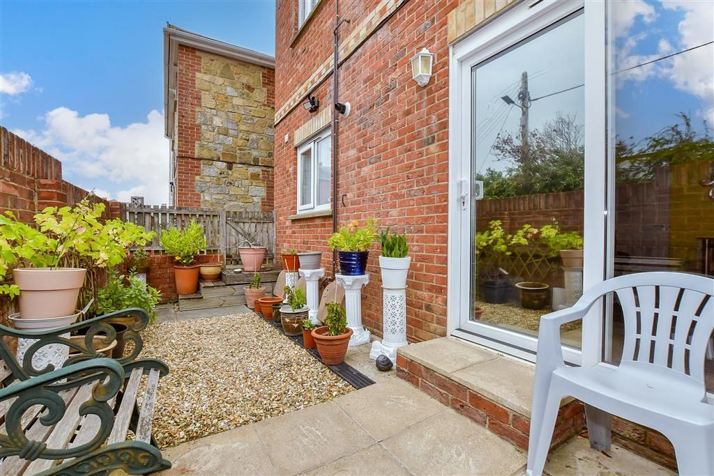Property photo 2 of 11 Front Garden