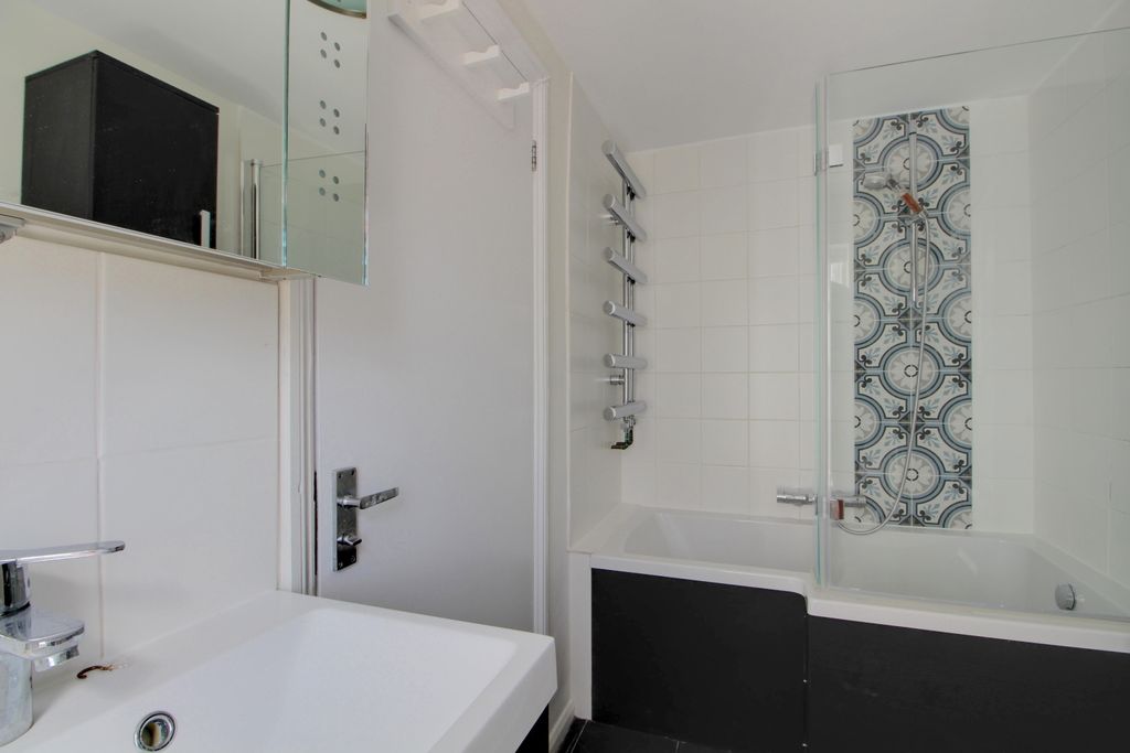 Property photo 3 of 12 Bathroom