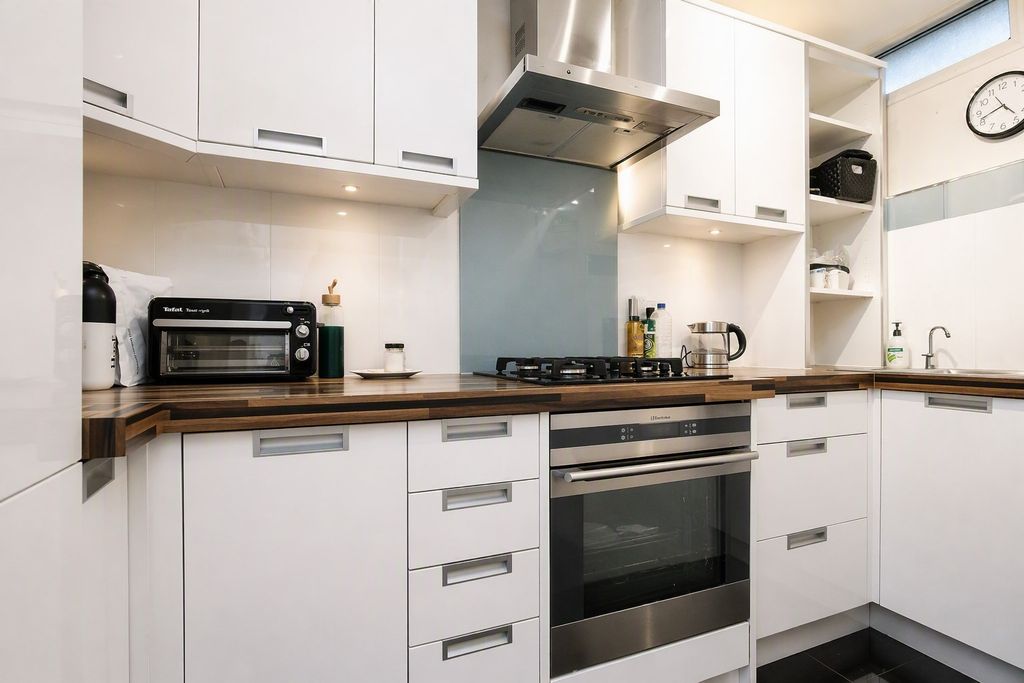 Property photo 3 of 10 Kitchen