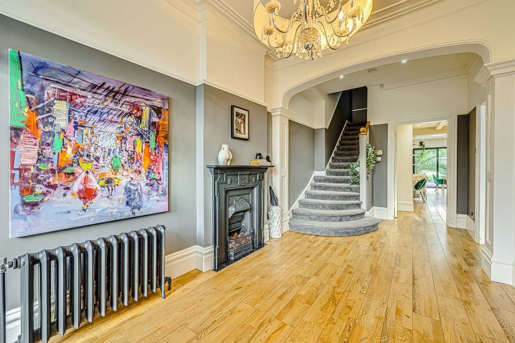 Property photo 3 of 44