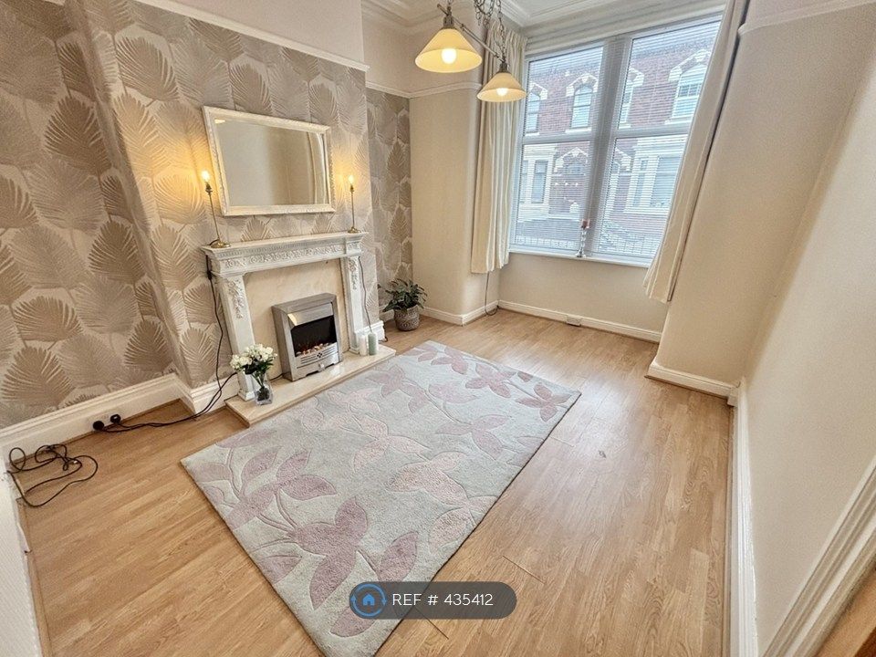 Property photo 2 of 10 Front Lounge