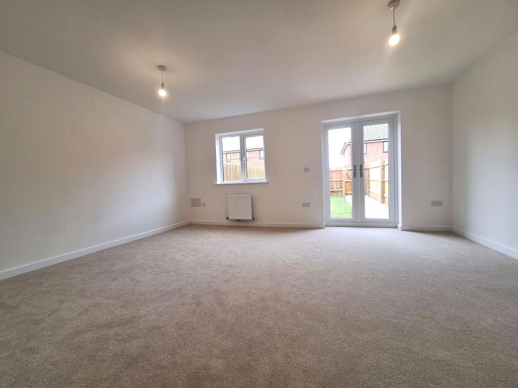 Property photo 3 of 10 Living Dining Room