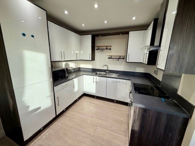 Property photo 1 of 11 Kitchen