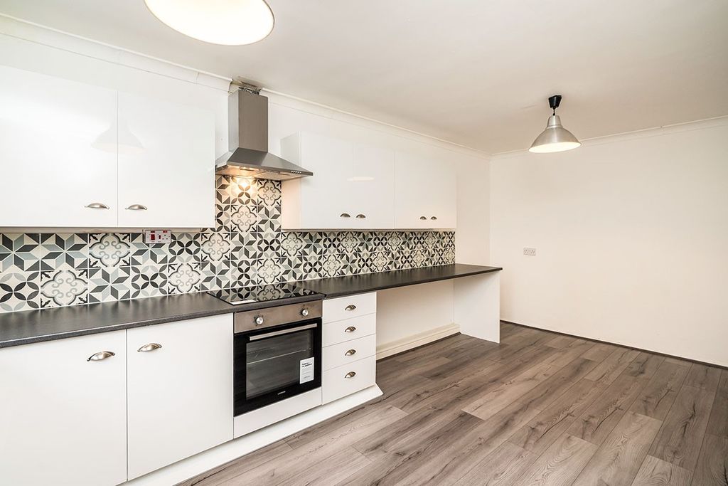 Property photo 3 of 11 Main Page