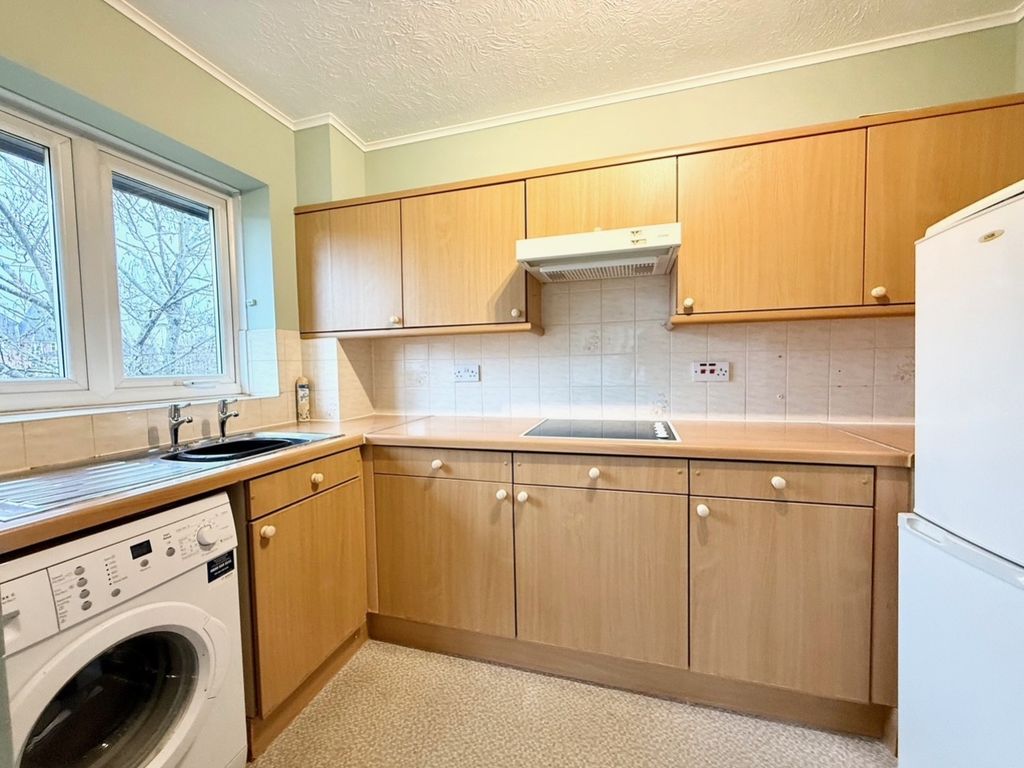 Property photo 3 of 10 Kitchen