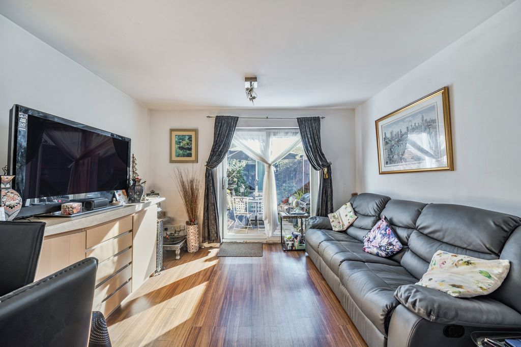 Property photo 2 of 15 1359292-13-68d572...