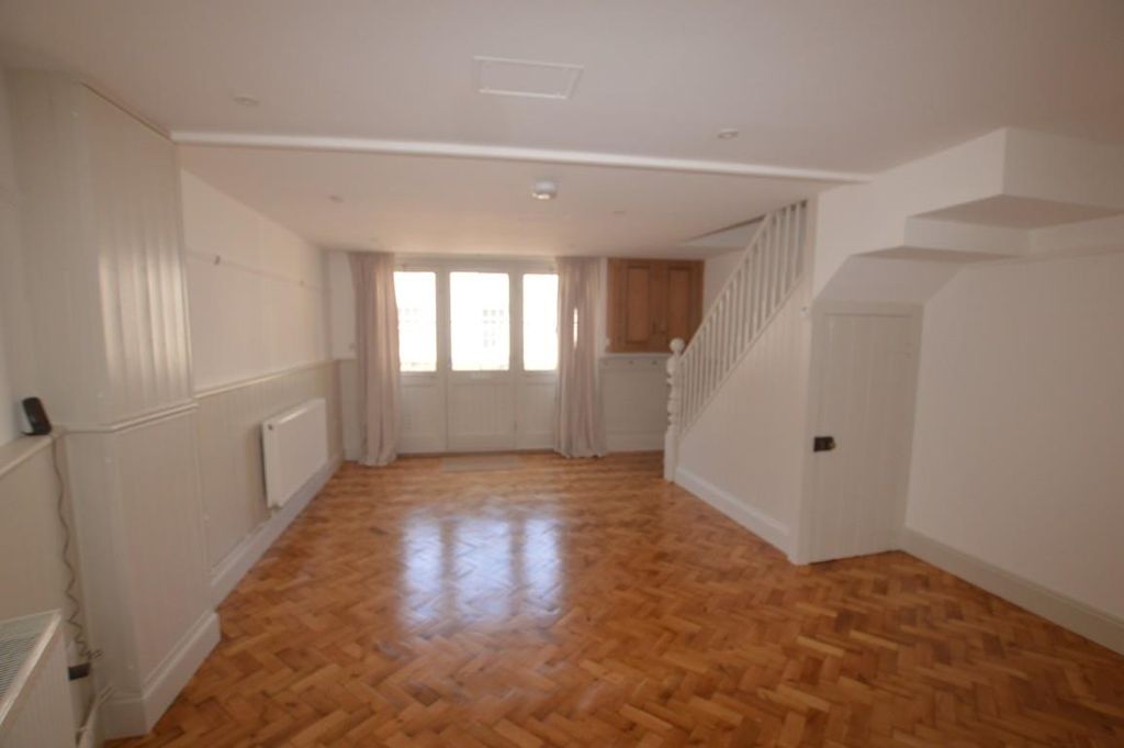 Property photo 2 of 13 Dsc_0036 (Medium).Jpg