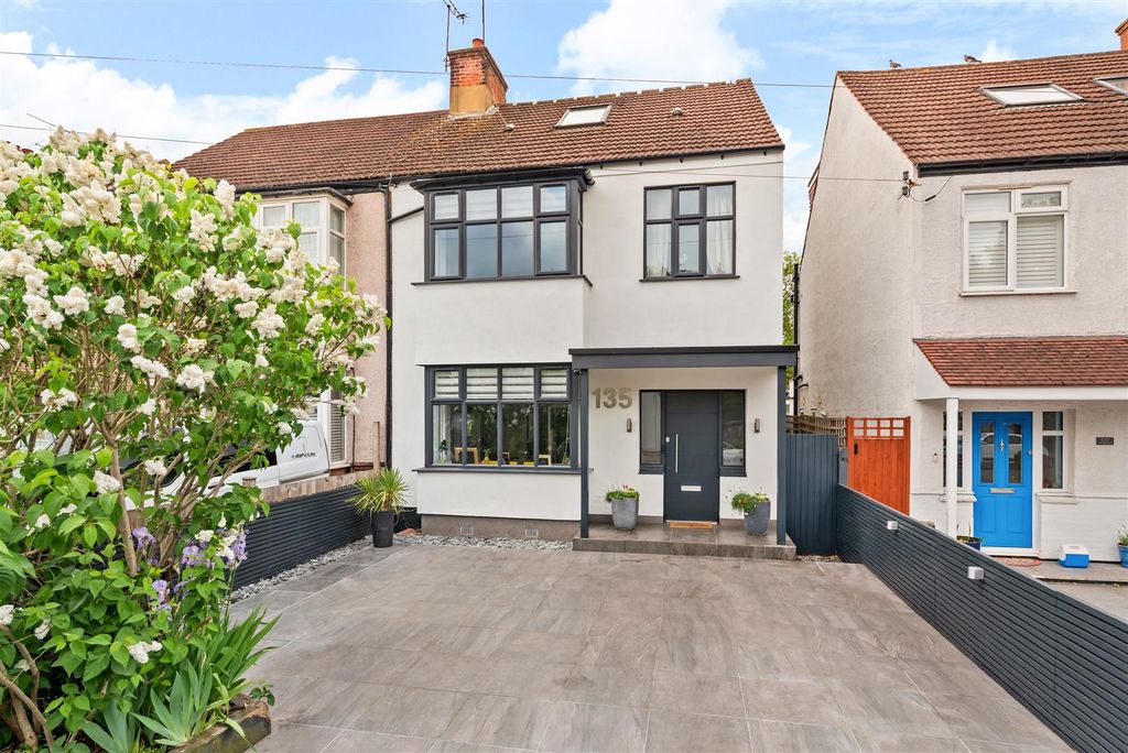 Property photo 1 of 12 Wandle Road