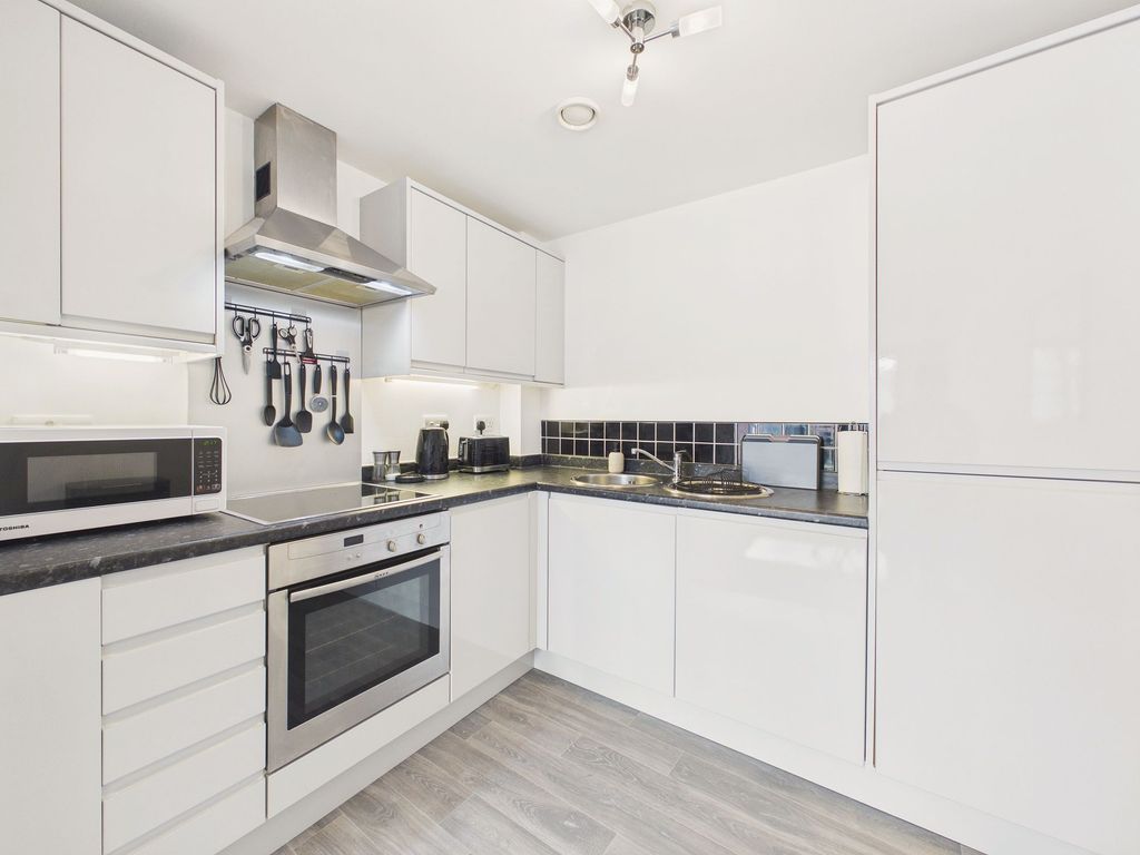 Property photo 2 of 10 Kitchen