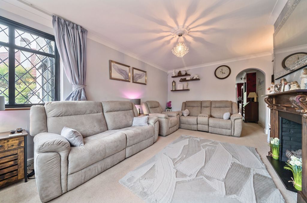 Property photo 3 of 24 1337084-23-689Cbe...