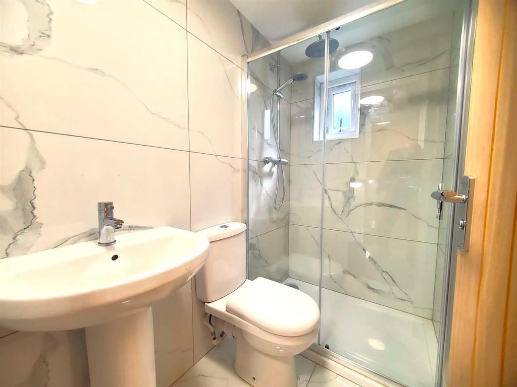 Property photo 3 of 20 Attic Bathroom