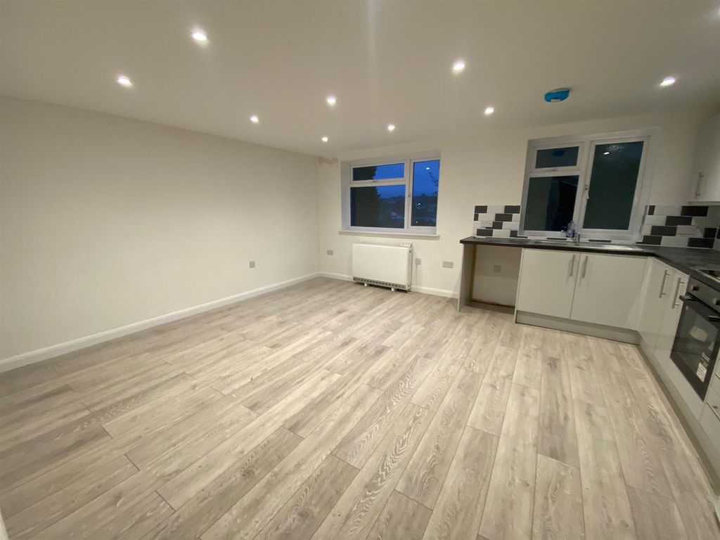 Property photo 2 of 5 1000130666.Jpg