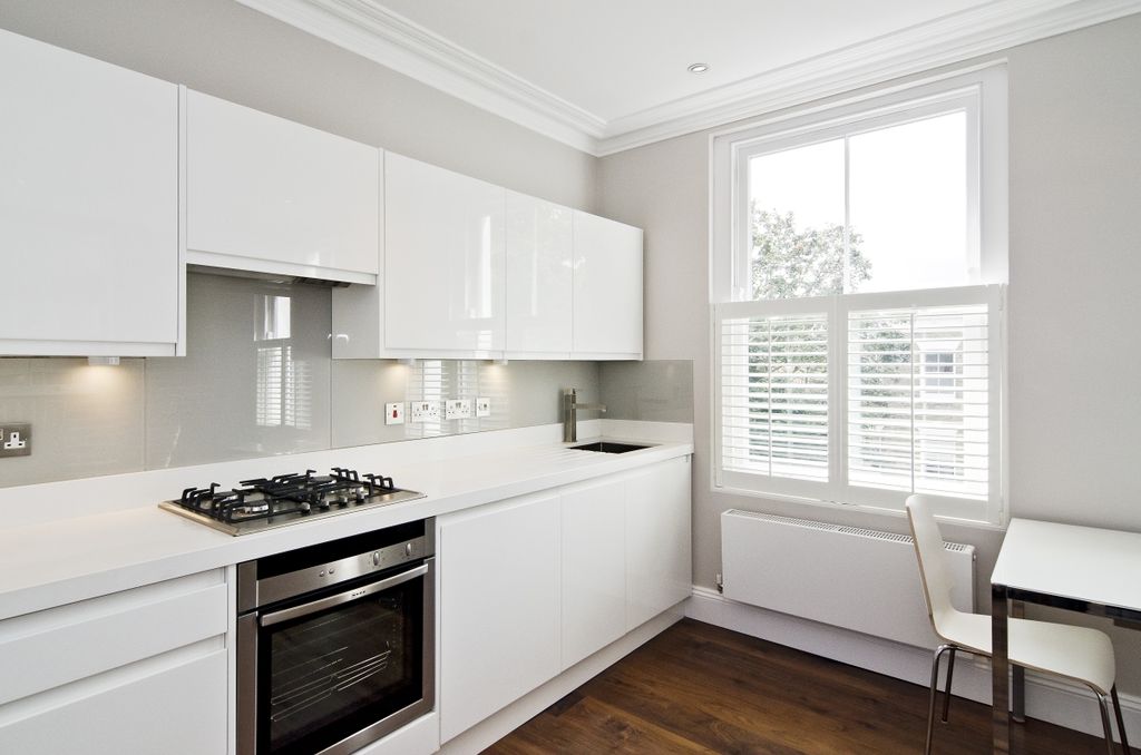 Property photo 3 of 7 Englefield Road