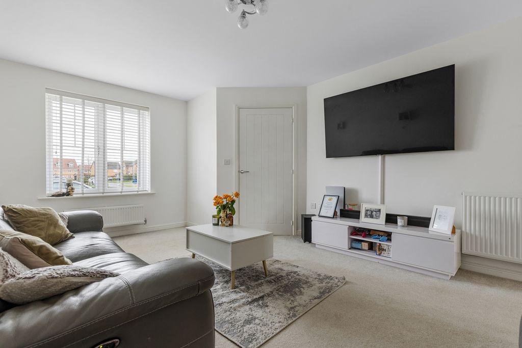 Property photo 2 of 14 Lounge