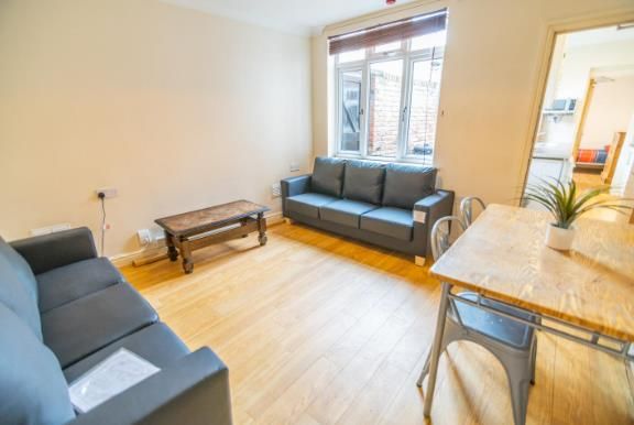 Property photo 2 of 10 18 Gordon St 1.Png