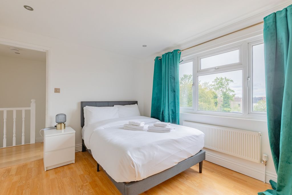 Property photo 1 of 48