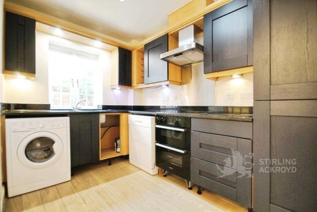Property photo 3 of 10 Kitchen