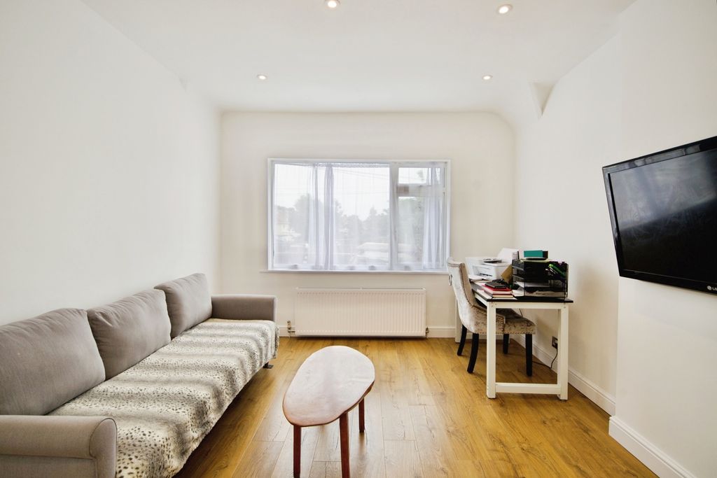 Property photo 3 of 17 Pbox-Img.Jpg