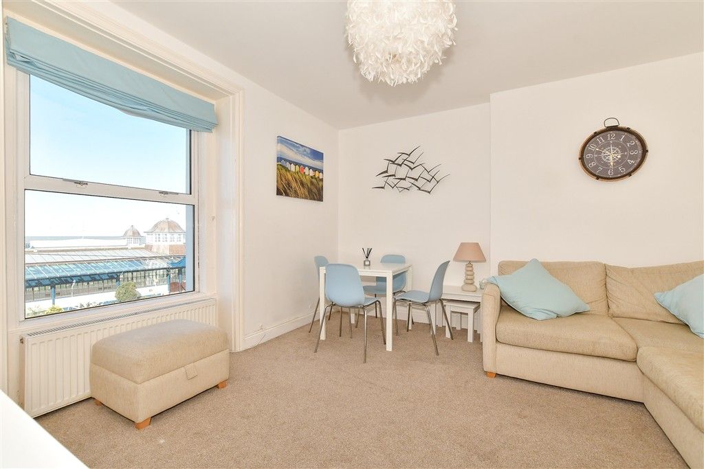 Property photo 3 of 10 Lounge/Diner