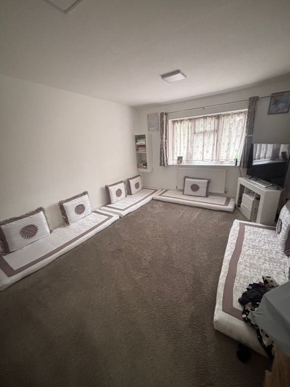 Property photo 1 of 9 Two Bed Flat To Rent Conway Drive, Hayes Ub3