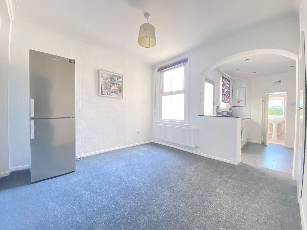 Property photo 3 of 11 Photo