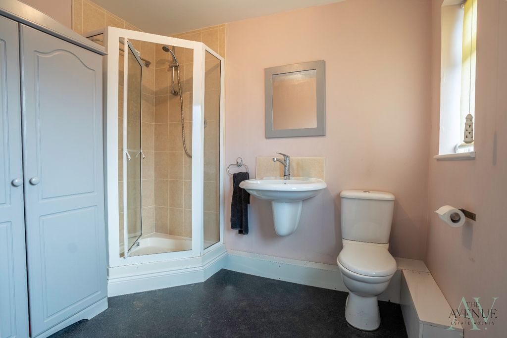 Additional image 18 of 5 bed detached house for saleConnaught Avenue, Grays RM16