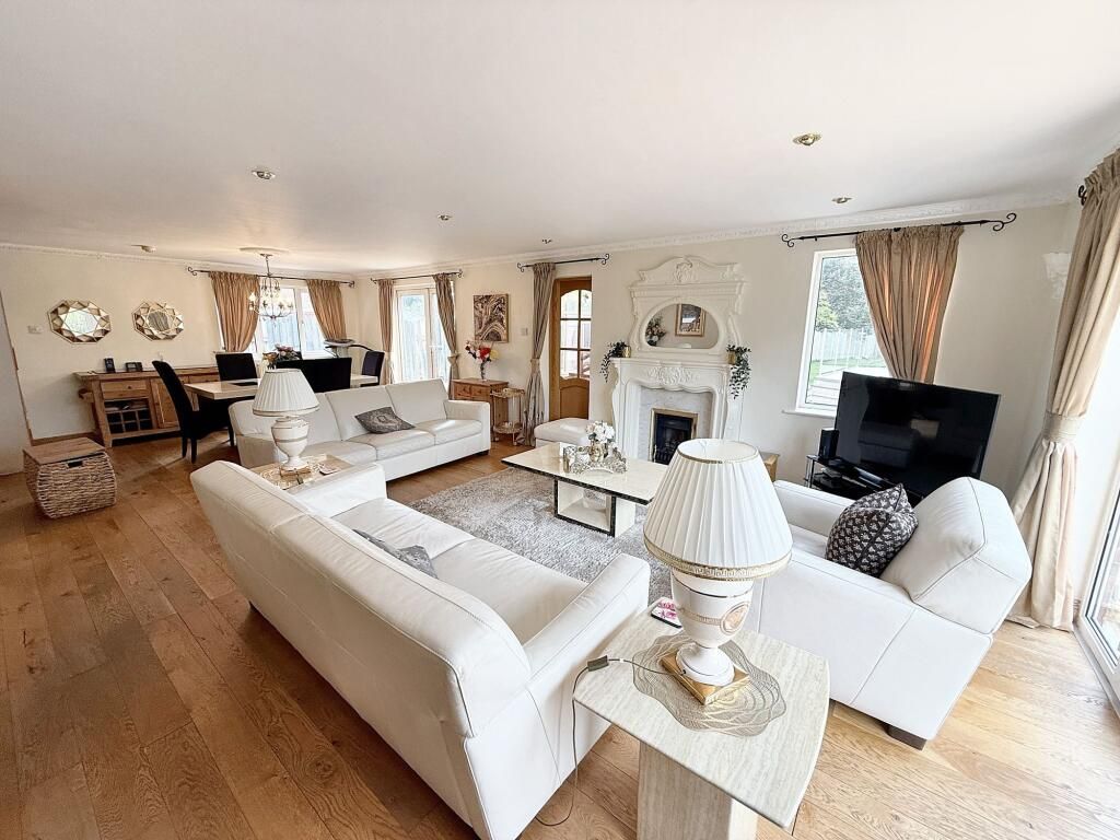 Property photo 2 of 32