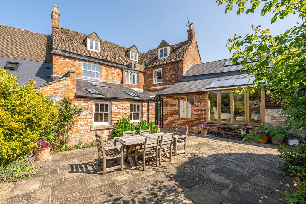 Property photo 2 of 22