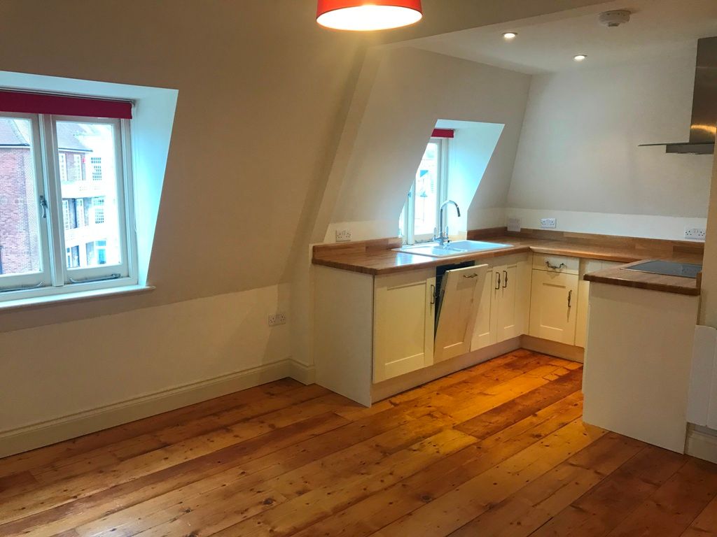 Property photo 3 of 8 Kitchen / Lounge 