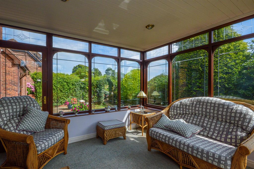 Property photo 2 of 21 Conservatory