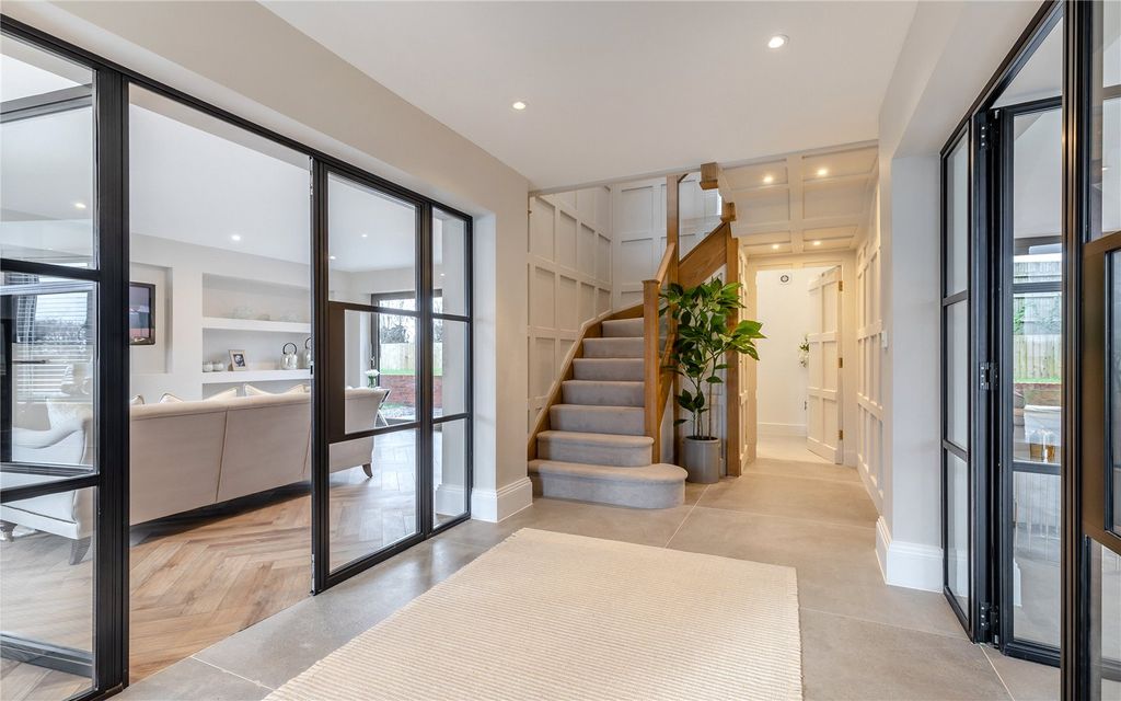 Property photo 2 of 24 Hallway