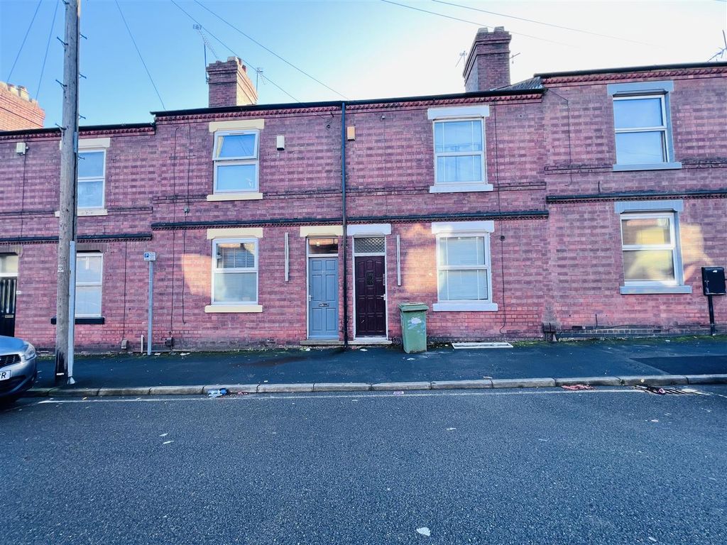 Property photo 1 of 13 External