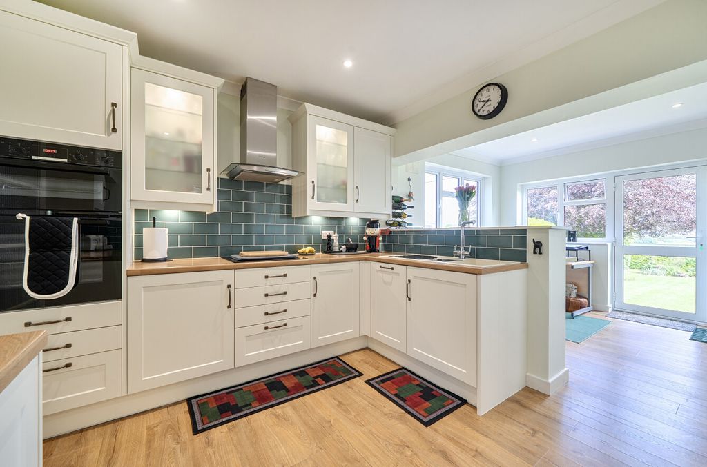 Property photo 3 of 14 1453338-12-6A019c...