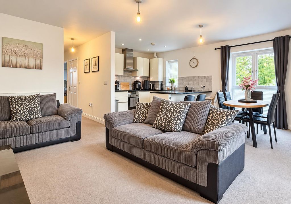 Property photo 3 of 15 F32D4B03-2C25-448B-8C13-F7Cee9E5704C.Png