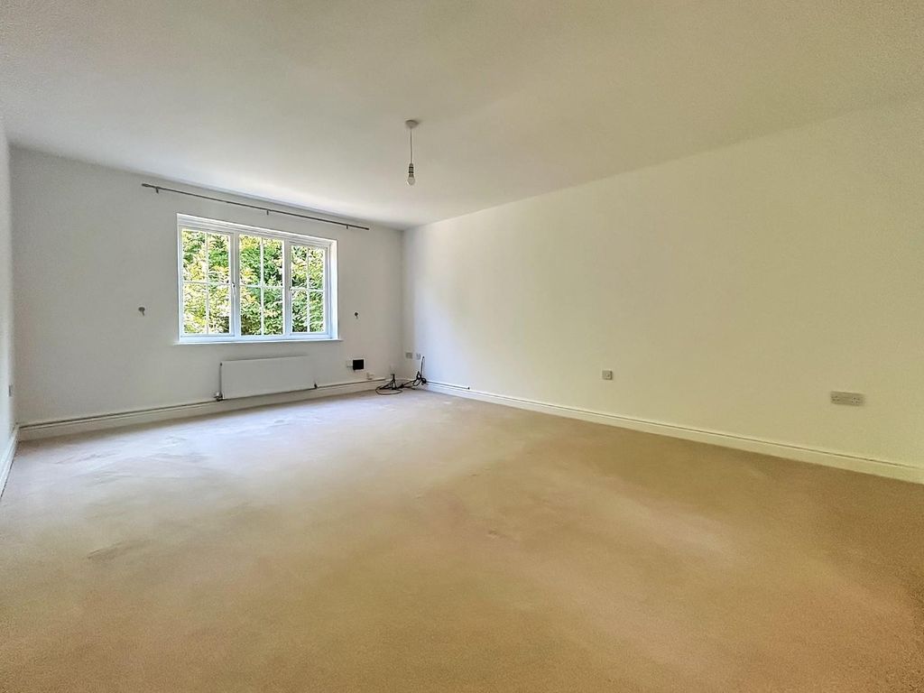 Property photo 3 of 16 Lounge.Jpg