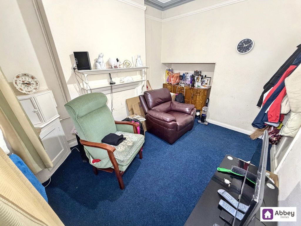 Property photo 3 of 11 Lounge