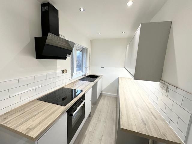 Property photo 3 of 6 Kitchen