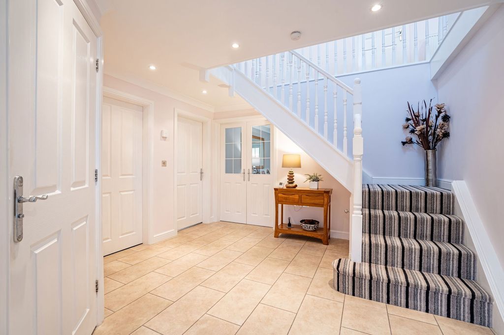 Property photo 2 of 63