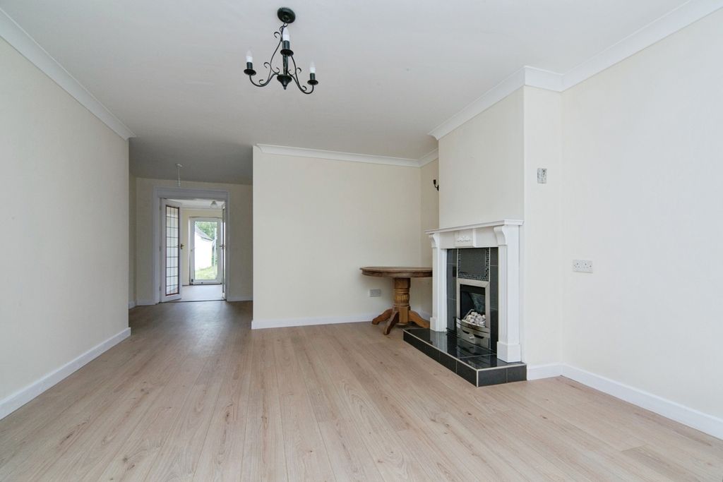 Property photo 2 of 17 Photo
