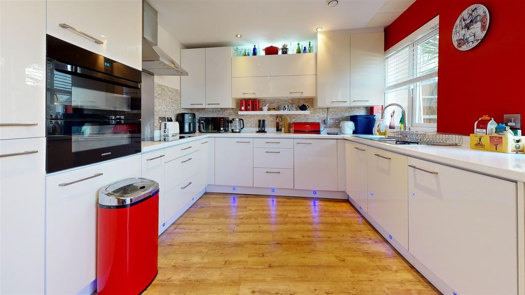 Property photo 3 of 20 -Pennsylvania-Way-Kitchen.Jpg