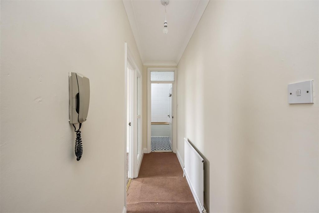 Property photo 3 of 16 Park Crescent Terrace 24, Flat 7-005.Jpg