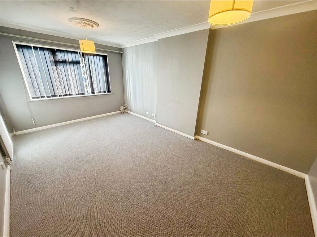 Property photo 2 of 20 Lounge