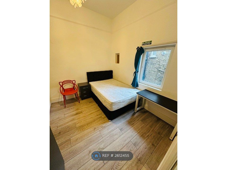 Property photo 2 of 11 First Floor Ensuite Single Room