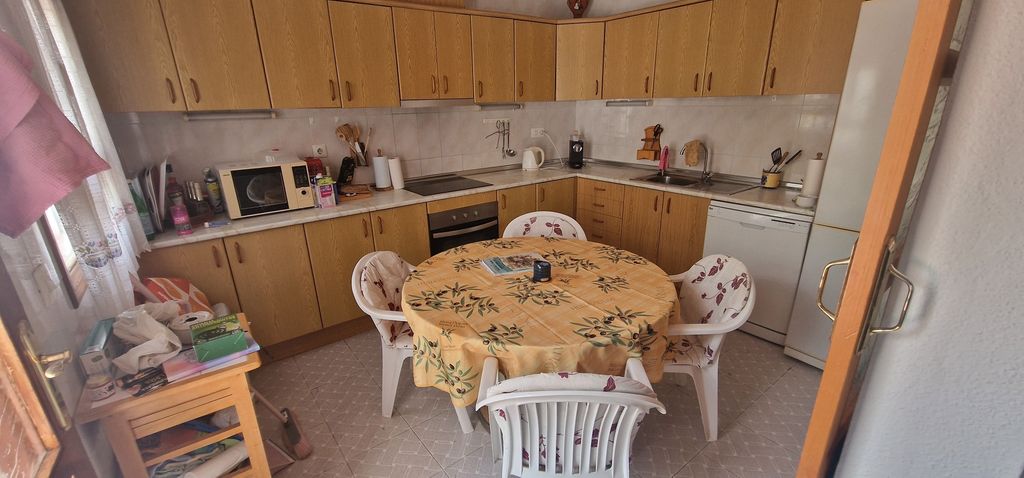 Property photo 2 of 31