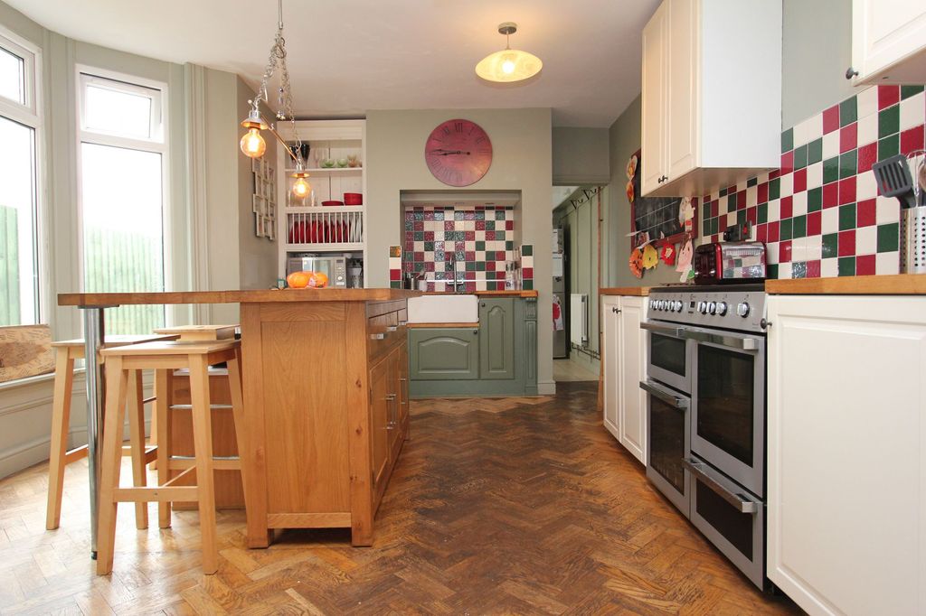 Property photo 2 of 34