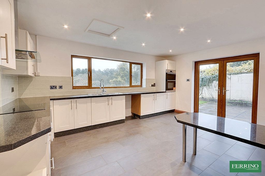 Property photo 2 of 26 Kitchen Breakfast Room