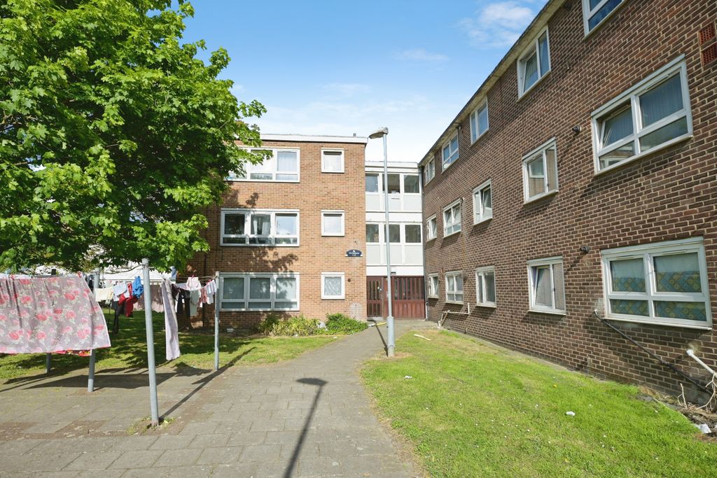 Property photo 2 of 19 Communal Courtyard