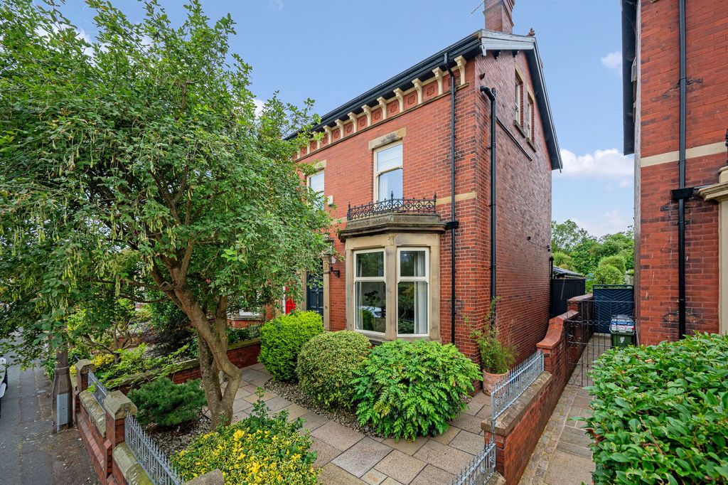 Property photo 1 of 45
