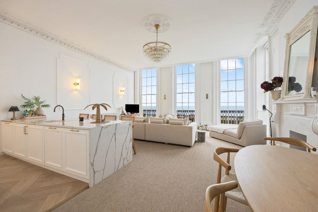 Property photo 1 of 33 Brunswick Terrace, 42 Flat 6-001.Jpg