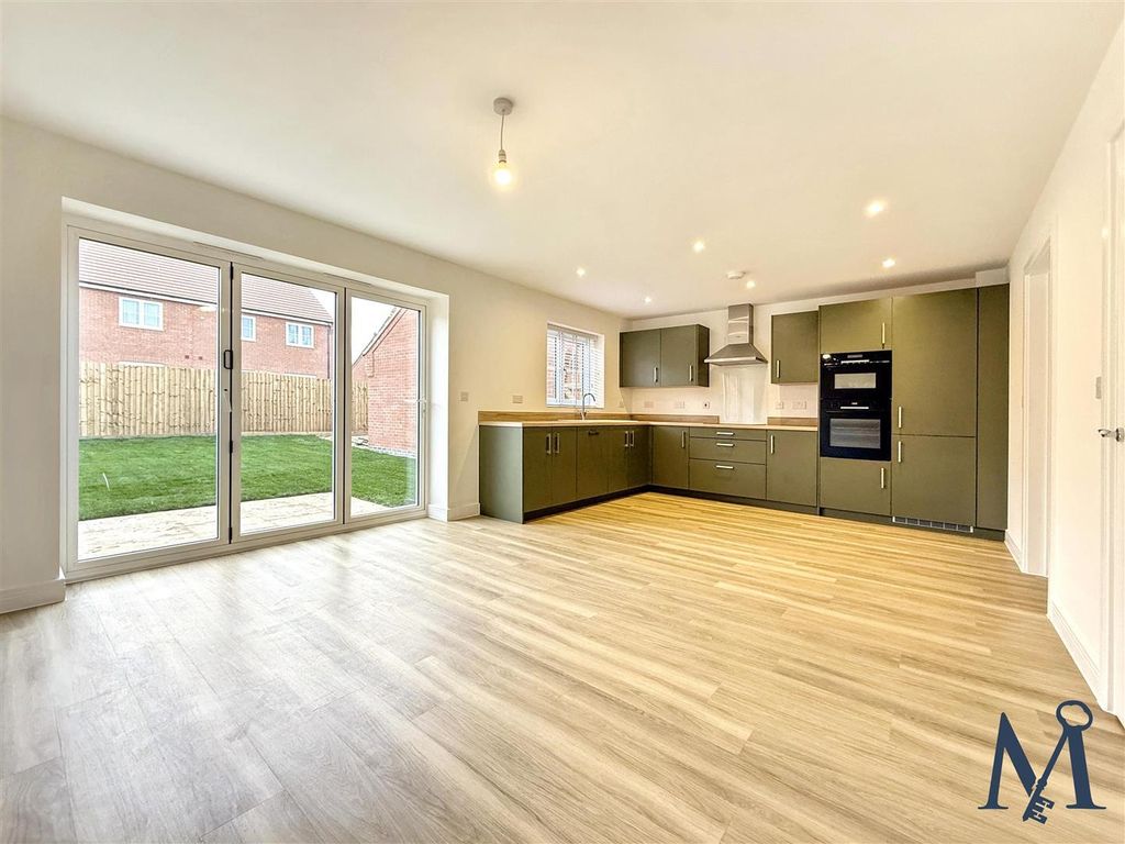 Property photo 2 of 23 Kitchen / Dining Room